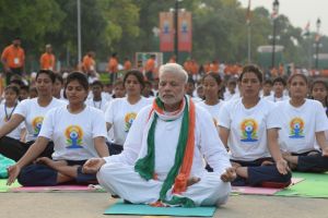 شاهد الصور... رئيس وزراء الهند يقود الاحتفال باليوم العالمي لليوغا