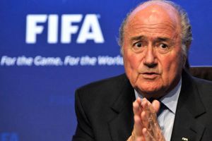 بلاتر يحضر قرعة تصفيات كأس العالم في روسيا يوم 25 يوليو