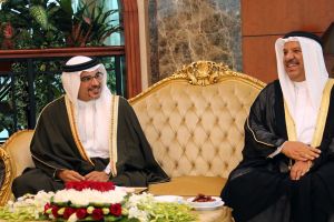 ولي العهد يقيم مأدبة إفطار لعدد من كبار ضباط قوة دفاع البحرين