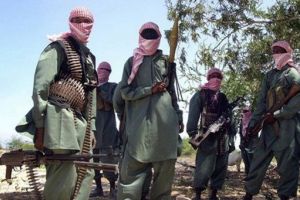 حركة الشباب الصومالية تتبنى مسئولية استهداف قافلة إماراتية تضم عسكريين ودبلوماسيين في مقديشو