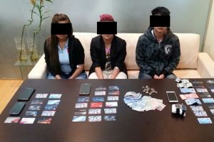 'الداخلية': القبض على أفراد عصابة بحوزتهم مجموعة من البطاقات الإئتمانية المزورة