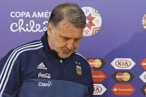 مارتينو: واقعة كافاني ليس لها ما يبررها وأخطاء الحكام لا تزال مستمرة في كوبا أميركا