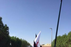 الآلاف يشيعون شهداء تفجير الكويت ويرددون 'لا شيعية ولا سنية … وحدة وحدة وطنية'