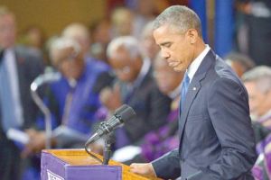 أوباما يهاجم العنصرية و«العلم الكونفدرالي».. في تأبين ضحايا تشارلستون