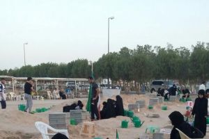 شاهد الصور... الأهالي يزورون قبور شهداء الانفجار الارهابي بمسجد الإمام الصادق بمنطقة الصوابر الكويتية