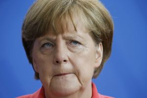 ميركل مستعدة لمفاوضات جديدة مع اليونان 'بعد الاستفتاء'