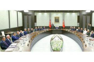 «طبول الحرب» التركية في سوريا تخفت أمام تردد الجيش