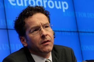 رئيس مجموعة اليورو: على اليونان أن تغير موقفها لتحصل على حزمة إنقاذ جديدة