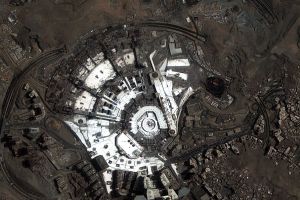 'دبي سات-2' يلتقط صورة فضائية لمكة المكرّمة   