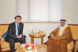 خالد بن عبدالله يودع السفير البريطاني ويستعرض معه جهود مكافحة الإرهاب والفكر المتطرف