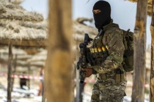 رئيس الوزراء التونسي: تباطؤ في تدخل الشرطة خلال هجوم سوسة