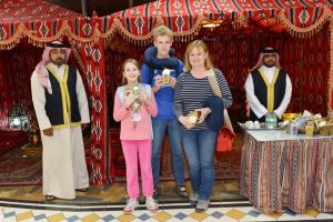 شركة مطار البحرين تحتفل بالقرقاعون مع مسافري مطار البحرين الدولي