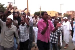 جلد ثلاثة معارضين سودانيين بعد إدانتهم بتهمة 'الإخلال بالسلامة العامة'