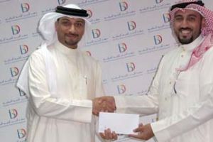 'البحرين للتنمية السياسية' يسلم الجائزة الثانية لمسابقة المعهد الرمضانية لمنتدى الإعلام السياسي