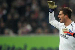 سان جرمان يضم الحارس الالماني تراب لخمس سنوات