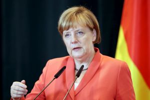 ميركل تعد بمساعدة صربيا في التغلب على تزايد أعداد اللاجئين