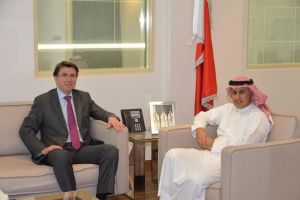 وزير 'الصناعة' يستقبل السفير البريطاني بمناسبة انتهاء فترة عمله