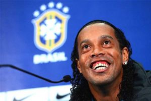 رونالدينيو ينتقل إلى فلومينيزي البرازيلي