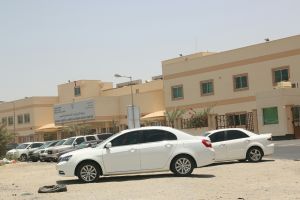 مرتادو «جابر الصحي» يطالبون بمواقف للسيارات