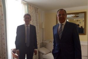 هاموند: أجريت محادثات بناءة حول الشرق الأوسط مع لافروف