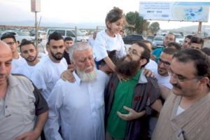 اسرائيل تعيد اعتقال الأسير خضر عدنان عند وصوله المسجد الاقصى ليلة القدر