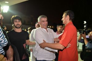 شاهد الصور... الناشط الحقوقي نبيل رجب يصل إلى منزله بعد الإفراج عنه