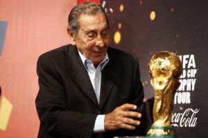 رحيل غيغيا «قاهر البرازيل» عن 88 عاماً