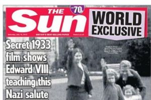 'ذي صن' تنشر صورا للملكة إليزابيث الثانية وهي تلقي التحية النازية