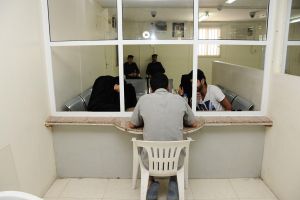 'الداخلية': زيارات استثنائية لعدد من النزلاء المتميزين سلوكياً خلال عيد الفطر