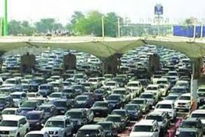 مغردون يبدون استغرابهم من ازدحام جسر الملك فهد في العيد مع حرارة الجو بالبحرين