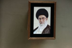 ظريف يدافع عن الاتفاق النووي أمام البرلمان ويعتبره 'متوازنا'