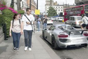 لندن: أثرياء الخليج يبدأون سباق التباهي بالسيارات الفارهة