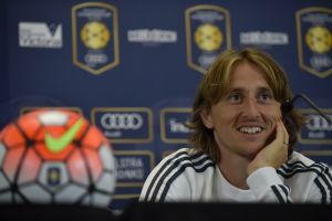 مودريتش: أرغب في نسيان الموسم الماضي وريال مدريد سيكون مختلفا مع بينيتيز