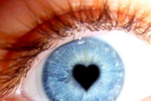 استطلاع: أغلب الألمان يؤمنون بالحب من النظرة الأولى