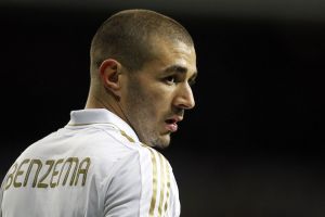 وكيل بنزيمة ينفي رحيله عن ريال مدريد الصيف الحالي