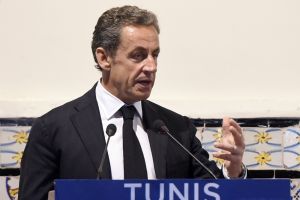 وزير: تصريحات ساركوزي حول الجزائر 'غير مرحب بها'