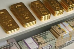 الذهب يرتفع مع هبوط الدولار