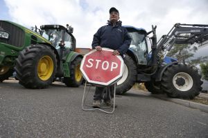 مزارعون في فرنسا يغلقون الحدود مع ألمانيا احتجاجاً على انخفاض أسعار الغذاء