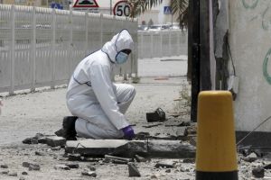 شاهد الصور... رفع الأدلة في موقع تفجير سترة 'الإرهابي'