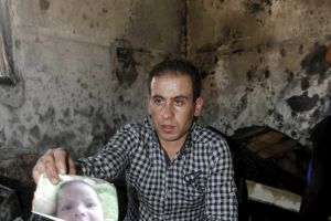 شاهد الصور... استشهاد طفل فلسطيني حرقاً في هجوم شنه مستوطنون إسرائيليون بالضفة الغربية