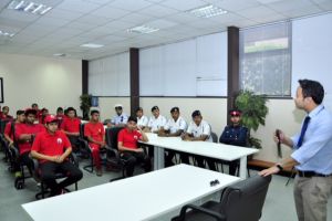 فعاليات علمية وثقافية ورياضية لطلبة المعسكر الصيفي بوزارة الداخلية