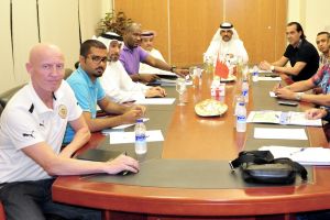 مدرب الرفاع يناقش الروزنامة المحلية مع مدرب الأحمر