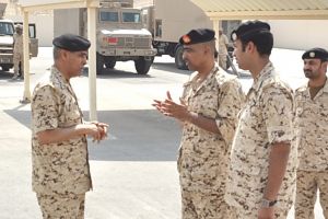 رئيس هيئة الأركان يقوم بزيارة تفقدية إلى إحدى وحدات قوة دفاع البحرين