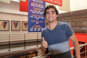 ليون يتعاقد رسميا مع البرازيلي رافاييل مدافع مانشستر