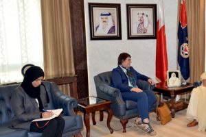 وزير الداخلية يستقبل نائبة السفير السويدي لدى البحرين