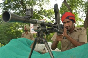 مقتل 3 مدنيين وإصابة 7 في قصف على الحدود الباكستانية