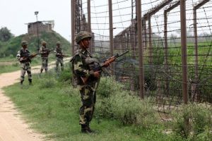 مقتل أربعة مدنيين في قصف على الحدود الباكستانية الهندية