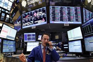 تراجع الأسهم الأميركية بفعل المخاوف بشأن رفع الفائدة وهبوط أبل