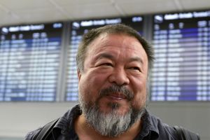 أي وي وي: السلطات الصينية وعدتني بالسماح بعودتي إلى بلدي