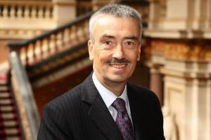 السفير البريطاني الجديد لدى ليبيا: الحديث عن دعم بريطانيا للإخوان المسلمين 'كلام فارغ'